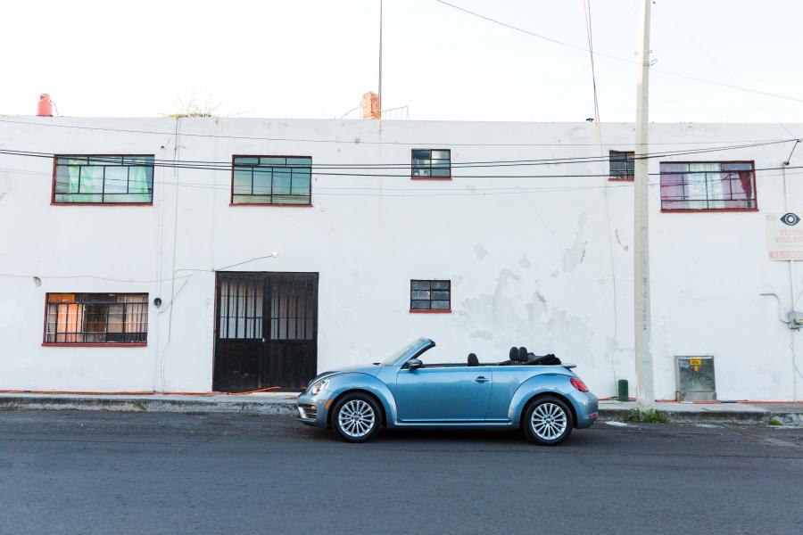  Volkswagen Beetle Final Edition Convertible 2018 года  (NA) (фото 10 из 15)